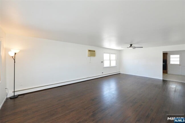 Building Photo - 52 Elizabeth St