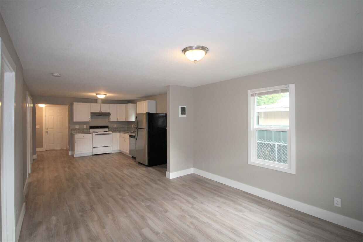 Primary Photo - Classy 3BD/2BA House - Spacious Bedrooms, ...