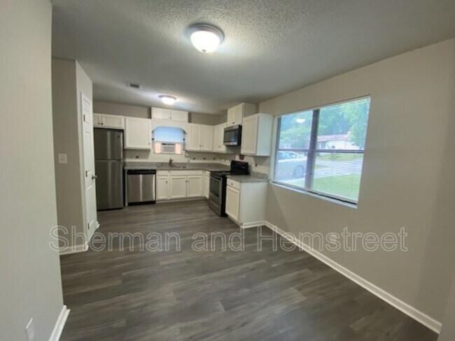 Building Photo - 3032 Libby Dr