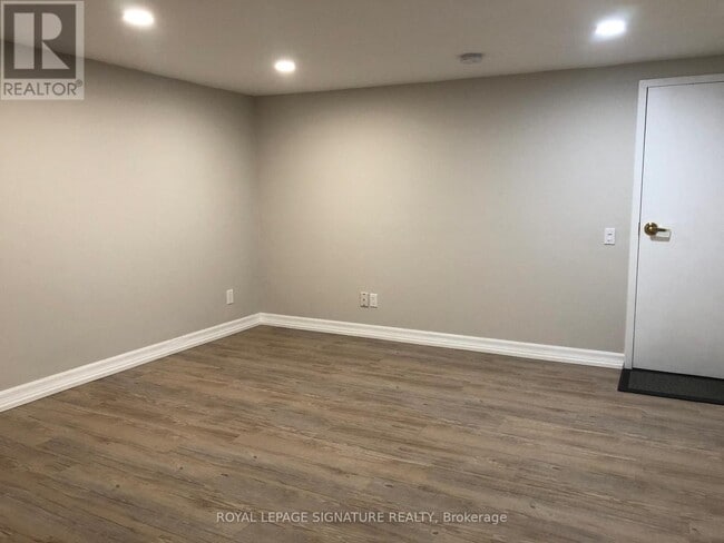 Building Photo - 646 Broadview Ave