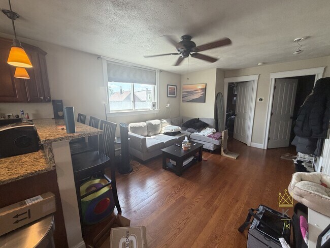 Foto del edificio - 270 E St. Unit 2
