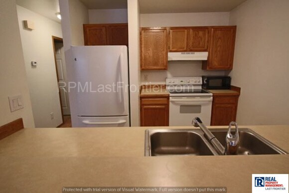 Building Photo - 1120 Golden Dawn Cir