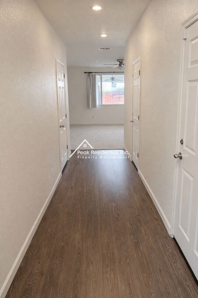 Foto del edificio - Updated Rocklin 3bd/2.5ba House!