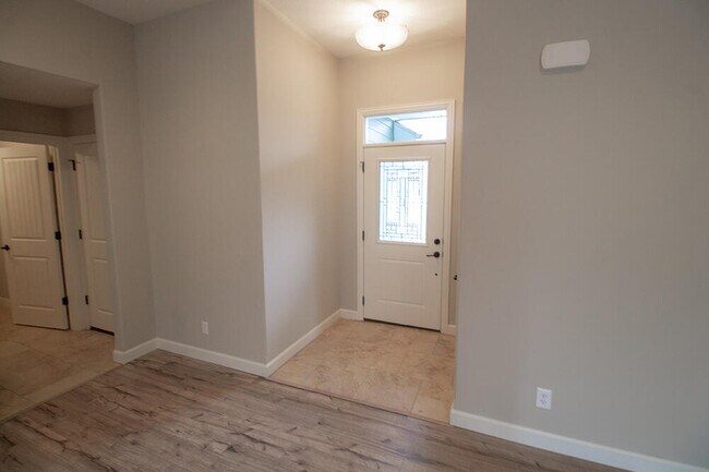 Building Photo - 7410 Oakley Dr