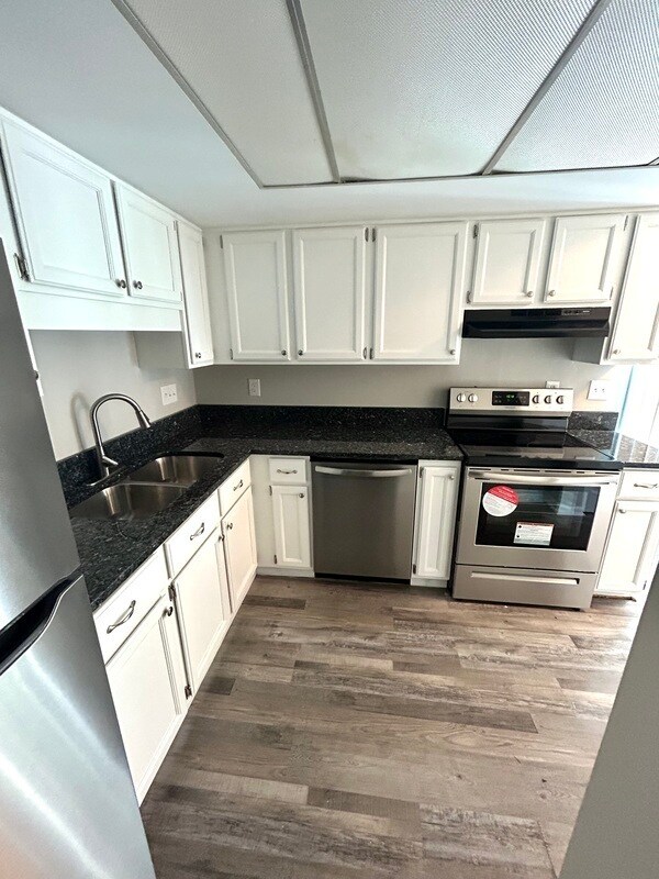 Building Photo - 6548 Point Comfort Ln