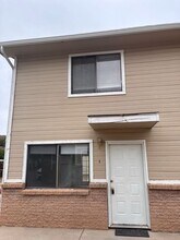 Building Photo - 862 Iowa Ave
