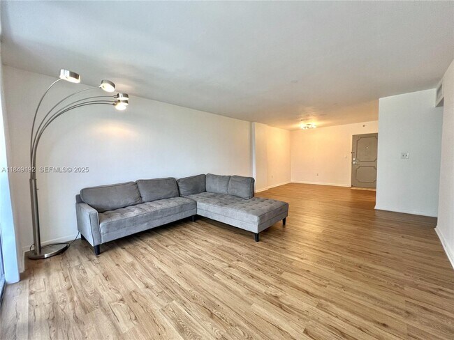 Foto del edificio - 2851 NE 183rd St