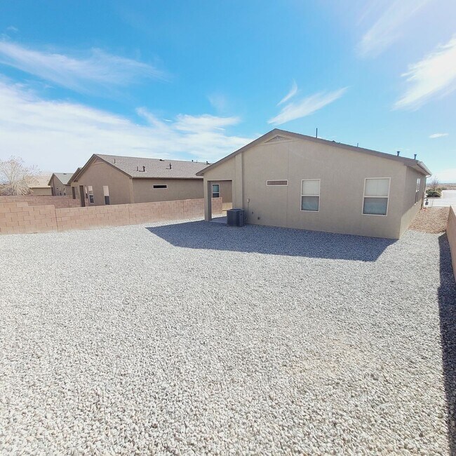 Foto del edificio - 3 bed 2 bath home in Huning Ranch!