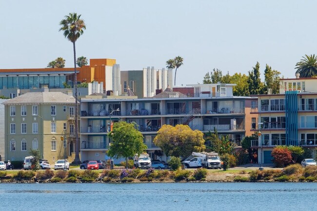 Foto del edificio - Lakeshore Gardens