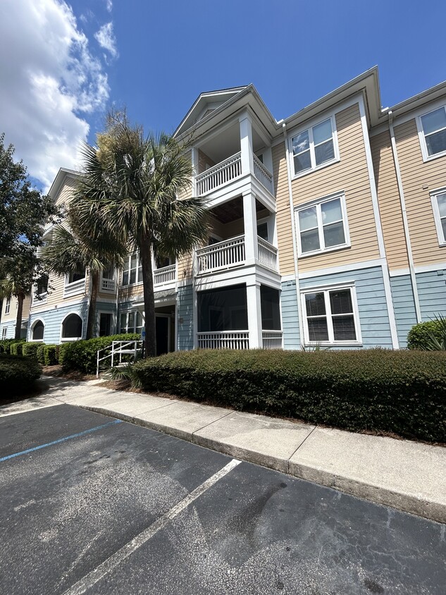 Outside view of condo. Stairs or handicapped ramp - 400 Bucksley Ln