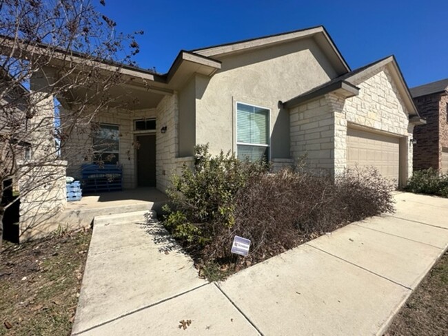 Building Photo - Super Nice Move In Ready 4 Bedroom One Sto...