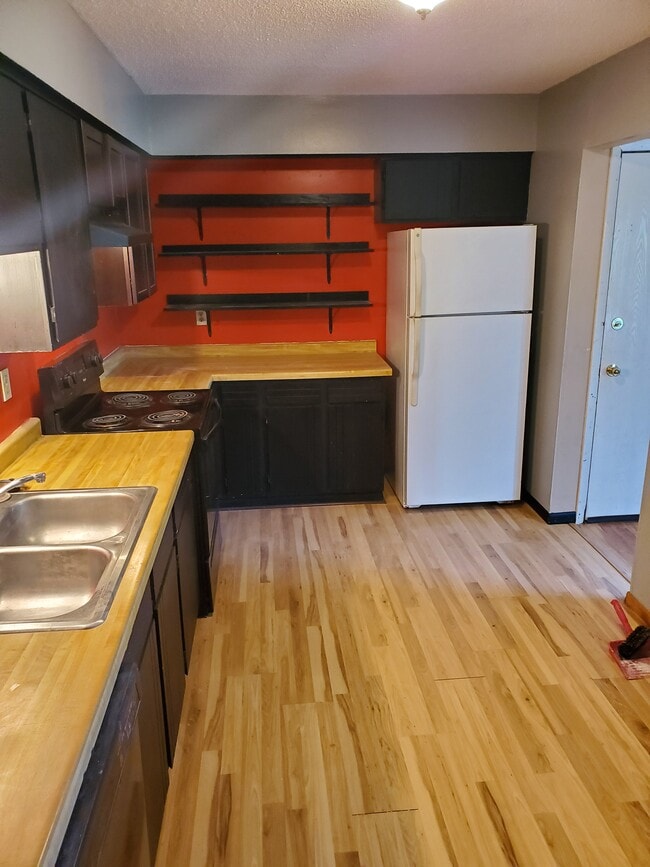 Building Photo - 902 Wescott Trl