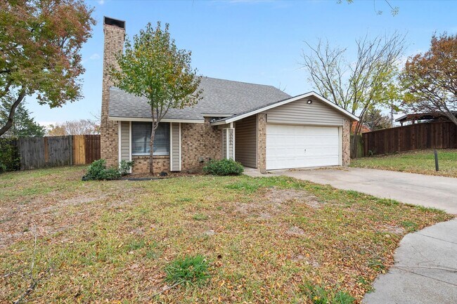Foto del edificio - Lake Arlington area 4 bedroom with large yard