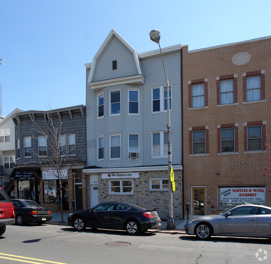 Building Photo - 838 Broadway