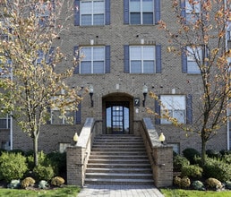 Primary Photo - Bellclair At Montclair