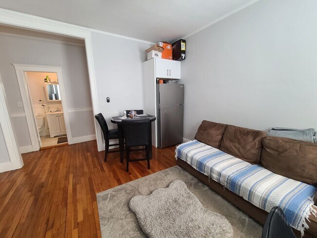 Foto del edificio - Renovated - Stainless Appliances - Close t...