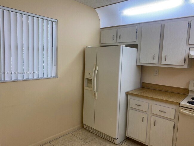 Building Photo - 1810 N Lauderdale Ave