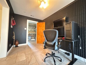 Building Photo - 1823 Market St