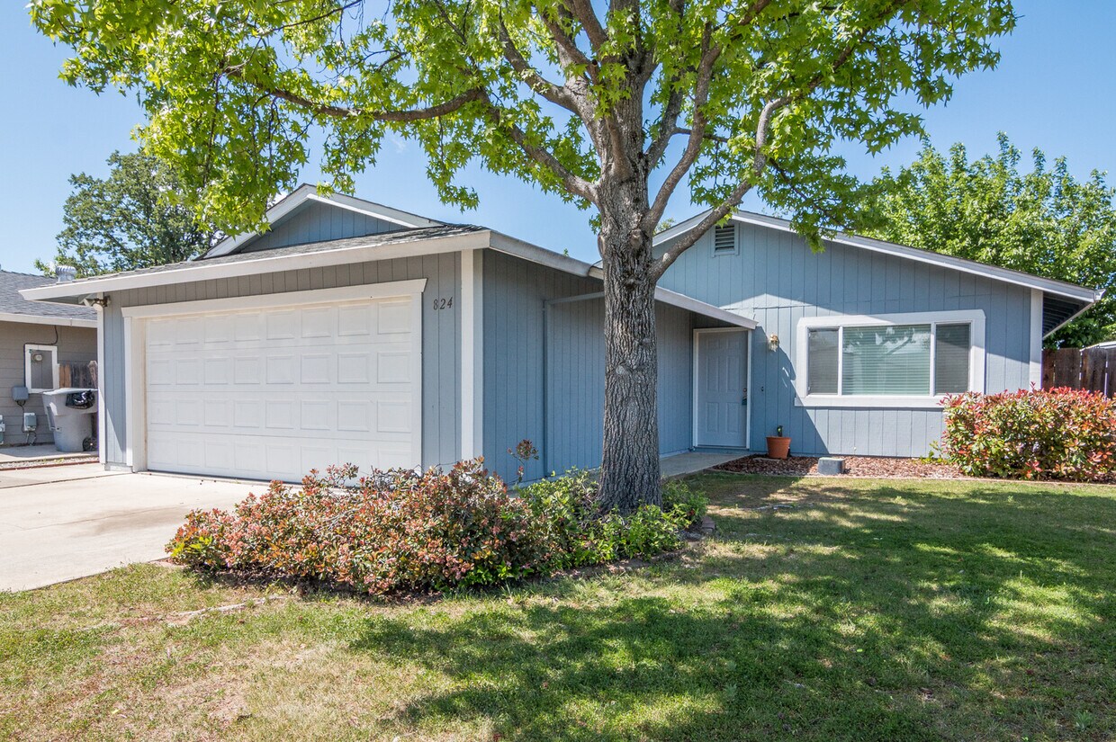 Foto principal - 3 Bedroom 2 Bath Home in Quail Ridge Subdi...