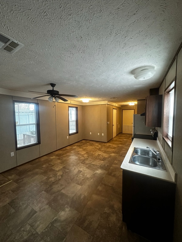 Foto del edificio - 33230 Walker North Rd