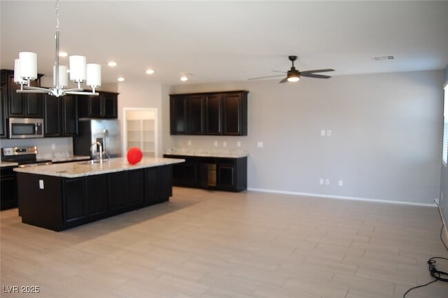 Foto del edificio - 6471 Burke St