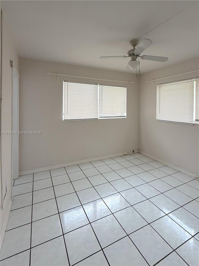 Foto del edificio - 305 Navarre Ave