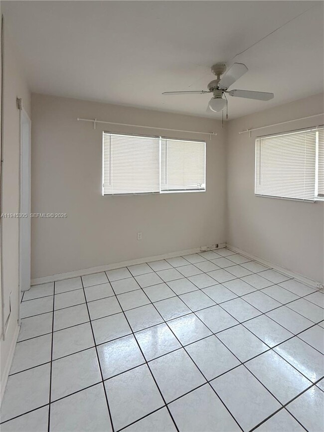 Building Photo - 305 Navarre Ave