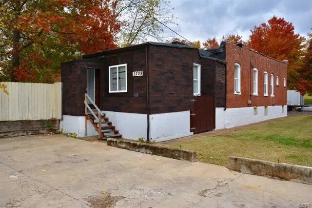Building Photo - 5209 S Broadway