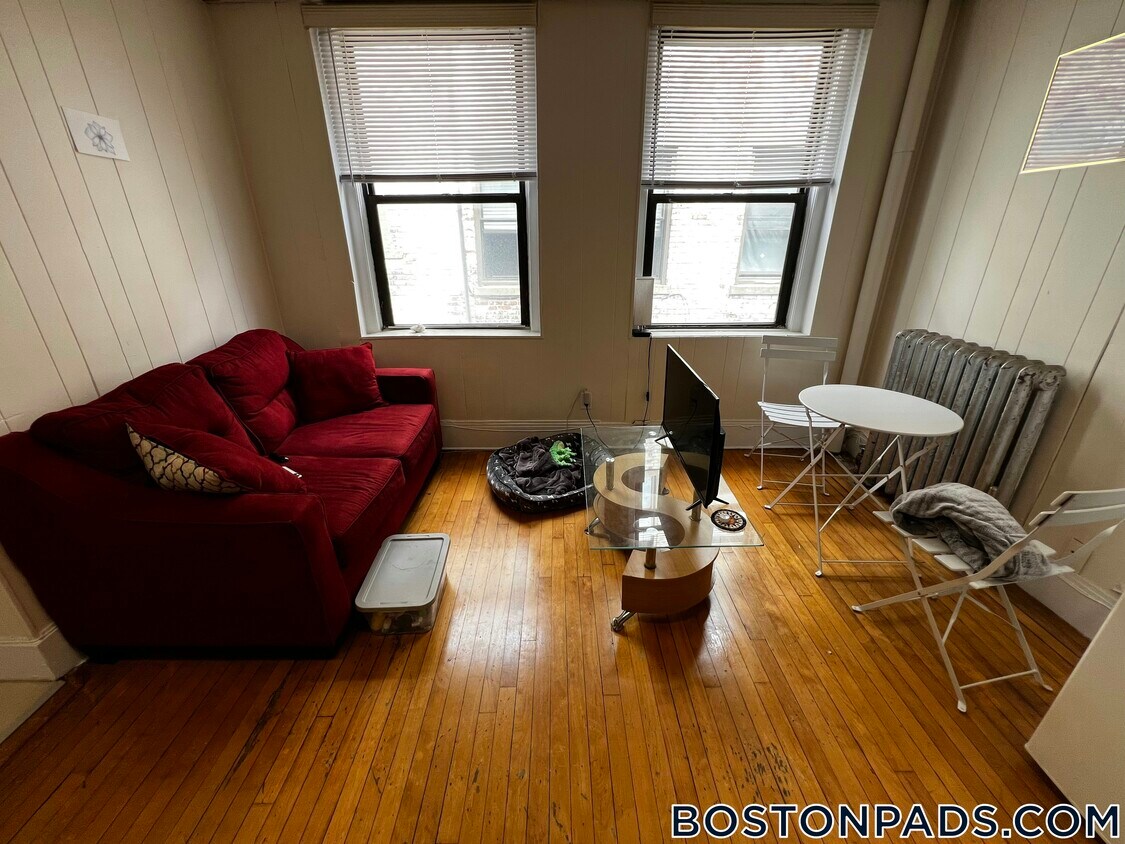 Primary Photo - 439 Cambridge St
