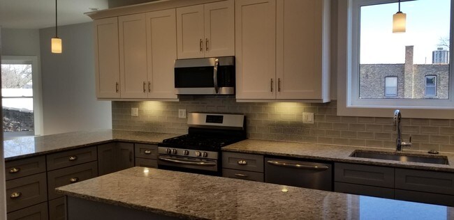 Foto del edificio - 1321 W Rosedale Ave