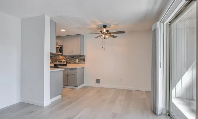 Building Photo - Fully Renovated AUBURN condo