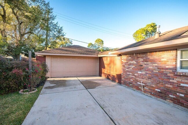 Building Photo - 5046 Yarwell Dr