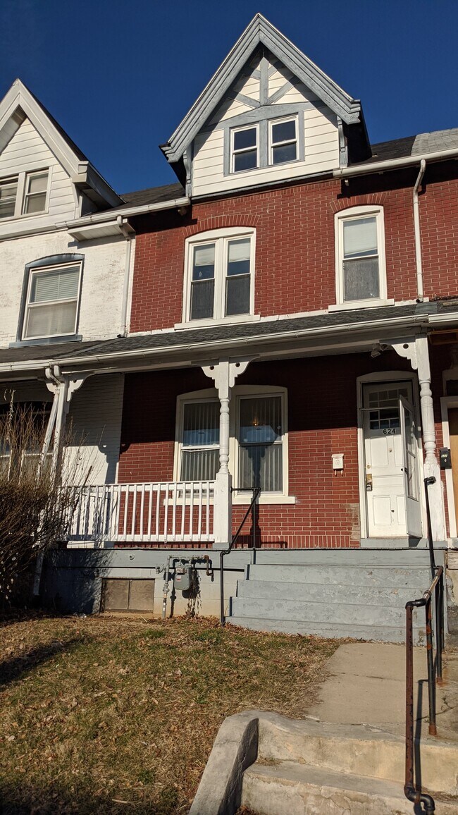 Building Photo - 624 Cherokee St