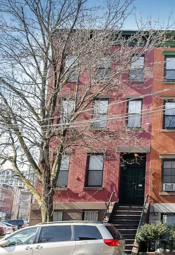 Foto principal - 235 Grove St
