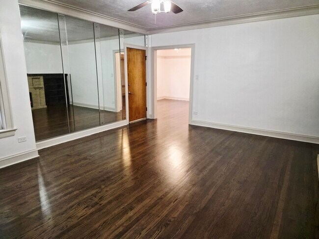 Foto del edificio - 7826 S Bennett Ave