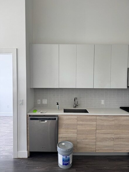 Foto del edificio - 4000 W Diversey Ave