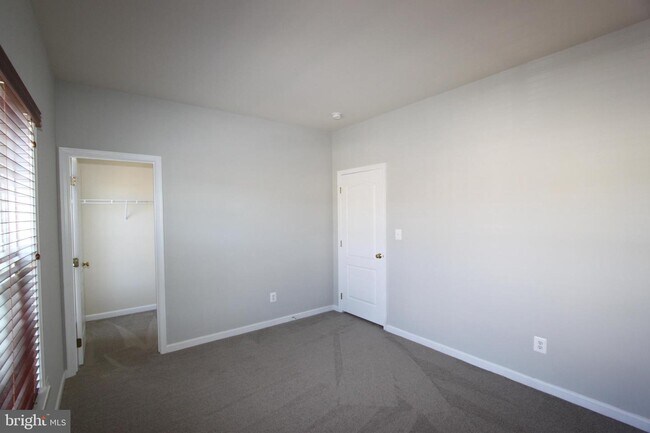 Foto del edificio - 305 Lewisburg Ln