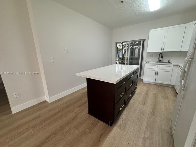 Foto del edificio - 5630 NW 114th Path