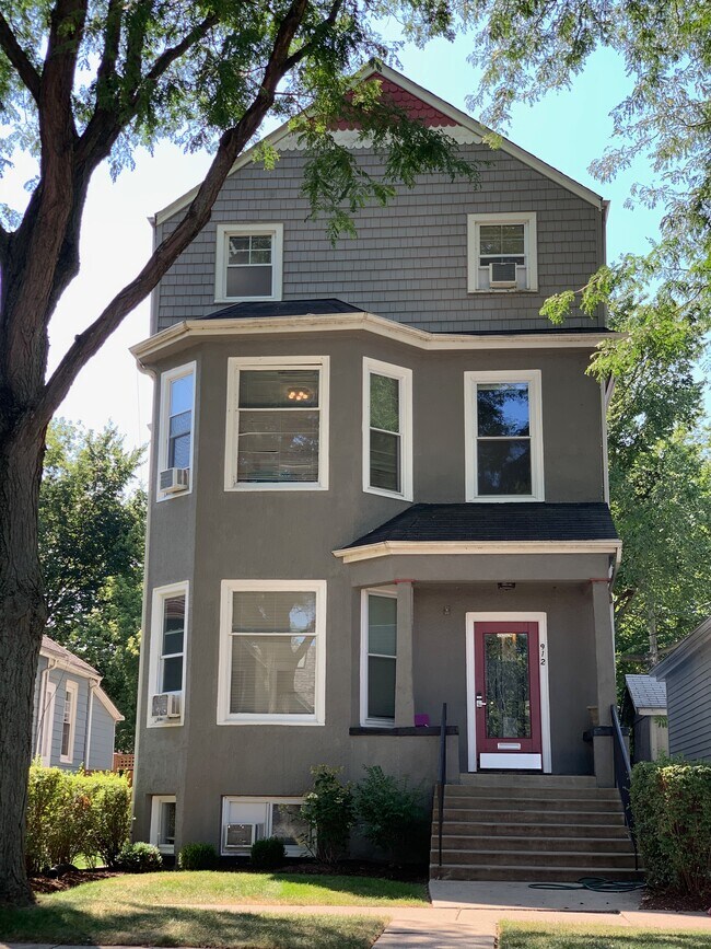 Building Photo - 912 Hamlin St