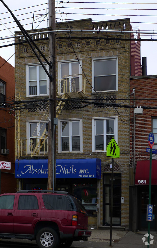 Foto del edificio - 959 Morris Park Ave