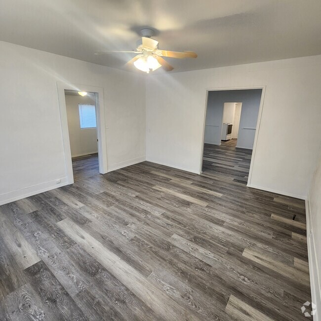 Building Photo - 407 Adams Ln