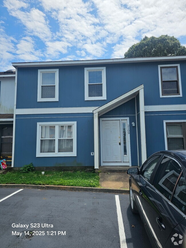 Building Photo - 2109 Point Hollow Ct