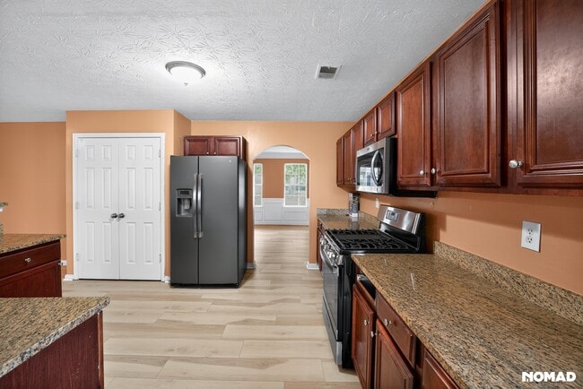 Building Photo - 395 Lamont Ln