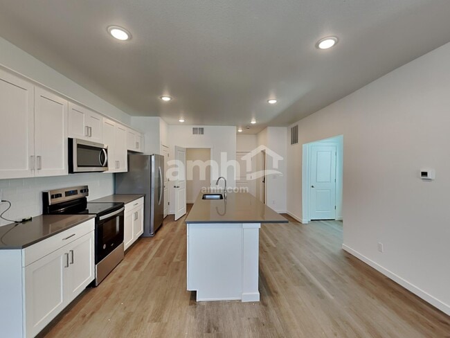 Foto del edificio - 23542 E 3rd Pl