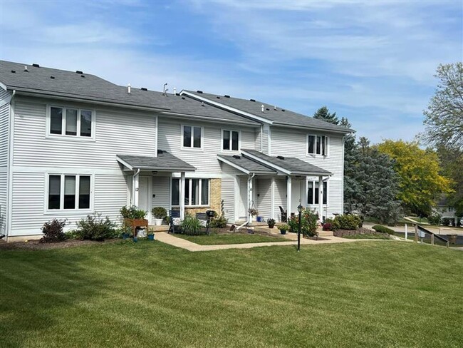 Foto del edificio - Madison Townhomes