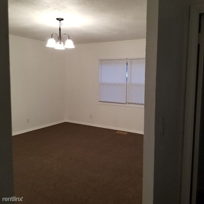 Building Photo - 3 br, 1 bath House - 3868 Strathmore Dr