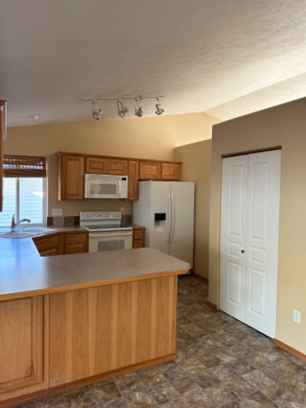 Building Photo - 7206 S Moran View St