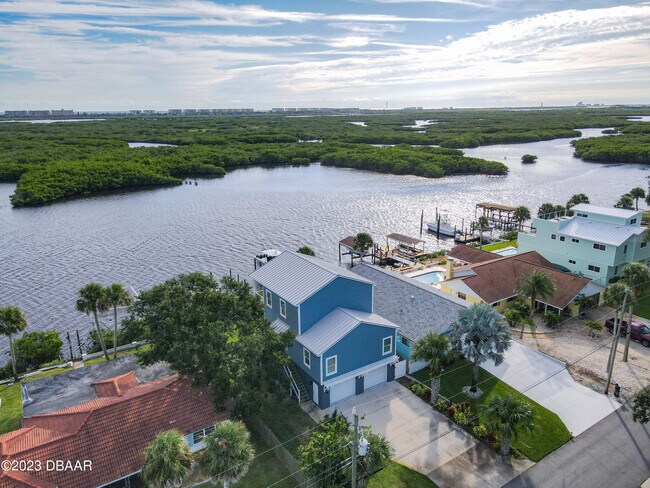 Foto del edificio - 5947 Riverside Dr