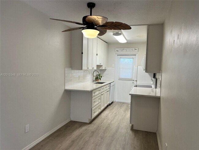 Building Photo - 6550 Royal Palm Blvd