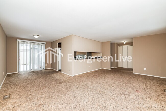 Building Photo - 5714 Troy Villa Blvd